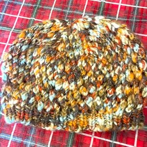 Women knit multicolor 68% acrylic 30%wool 2% metallic blend beanie hat OS